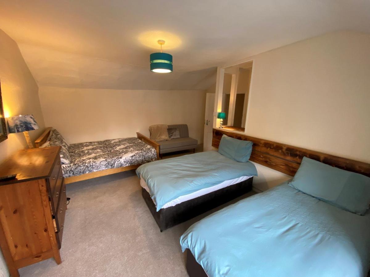 Hotel The Wheatsheaf Bramley  Esterno foto