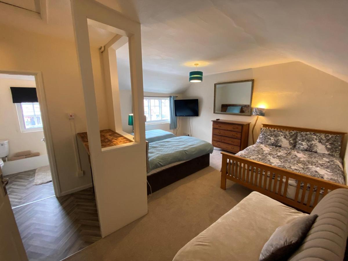 Hotel The Wheatsheaf Bramley  Esterno foto