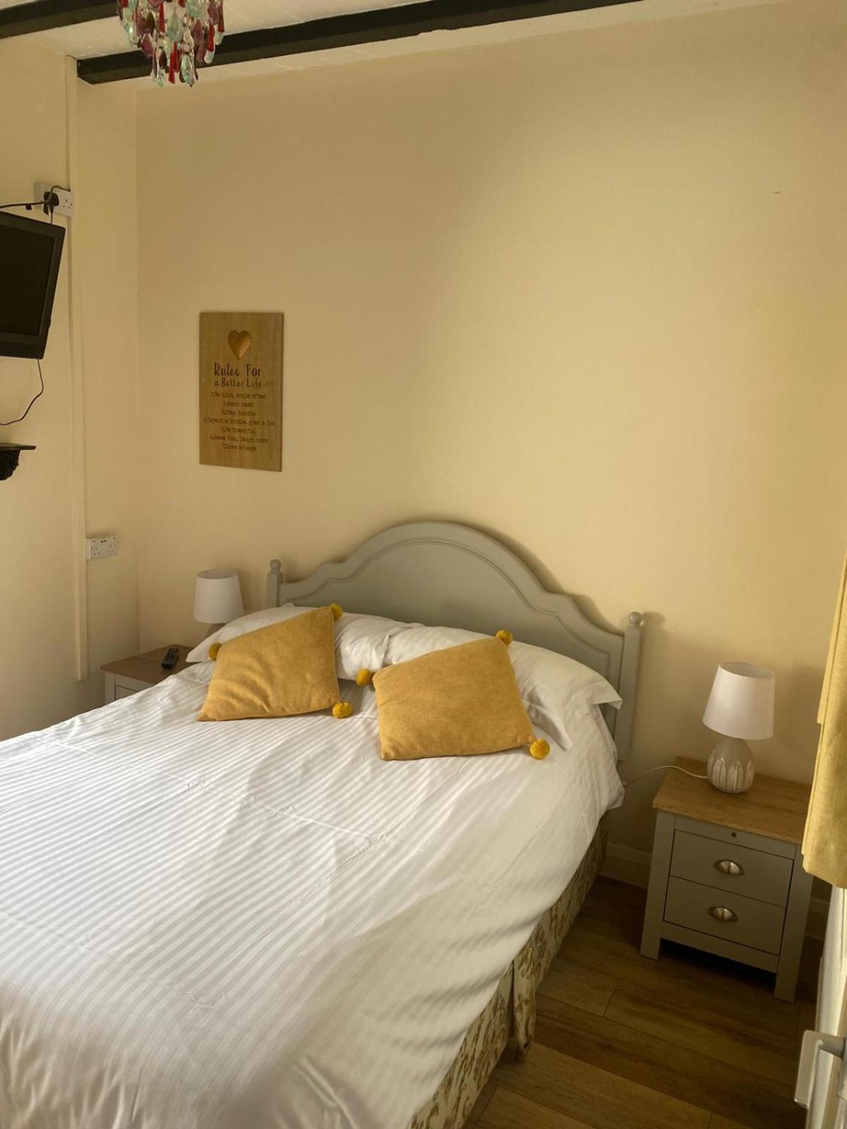 Hotel The Wheatsheaf Bramley  Esterno foto