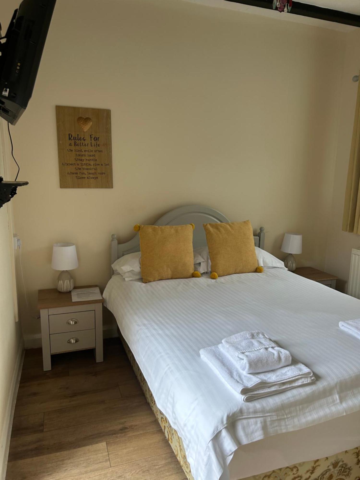 Hotel The Wheatsheaf Bramley  Esterno foto