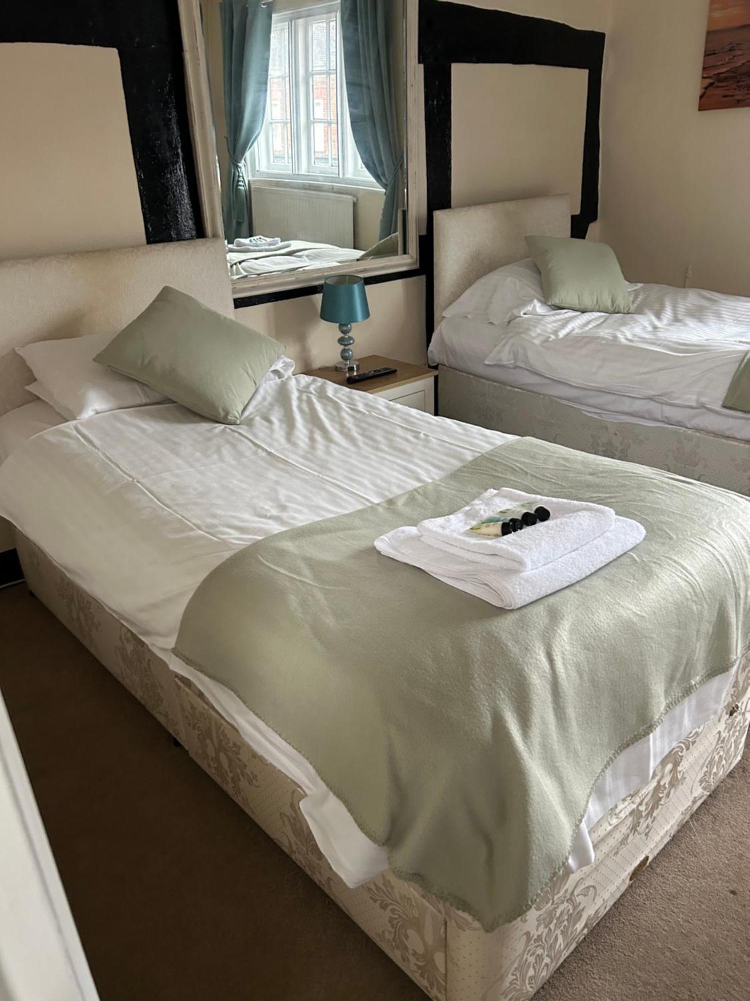 Hotel The Wheatsheaf Bramley  Esterno foto