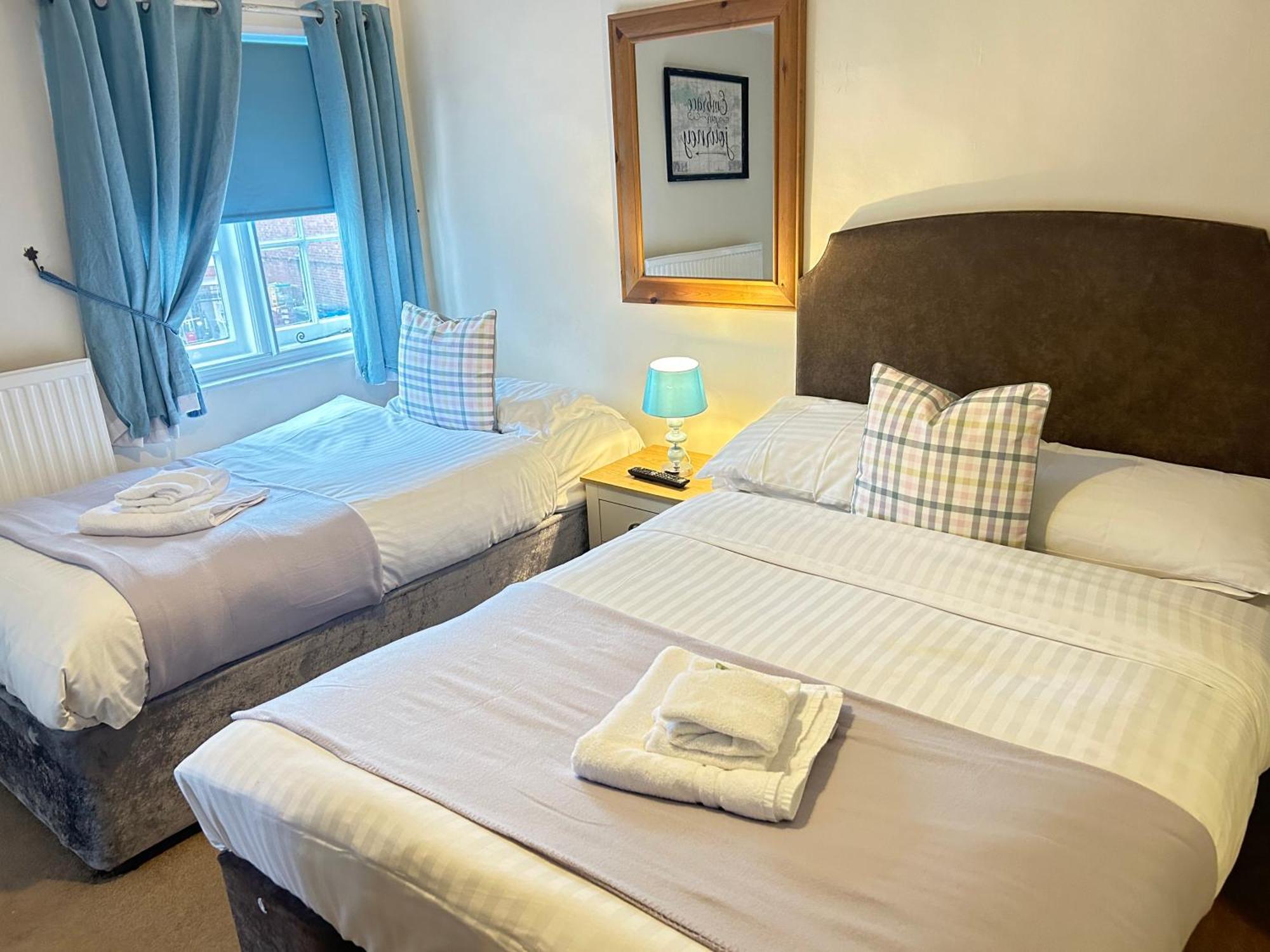 Hotel The Wheatsheaf Bramley  Esterno foto
