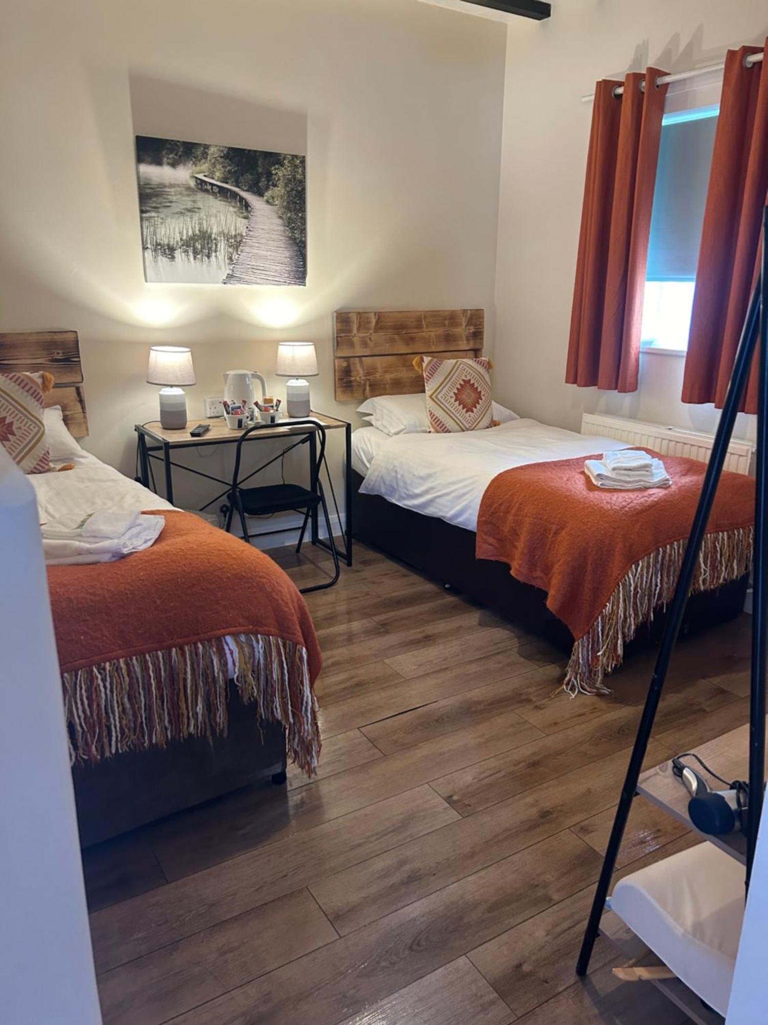 Hotel The Wheatsheaf Bramley  Esterno foto