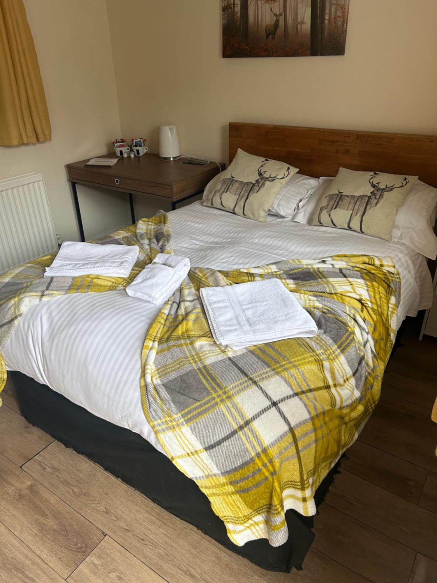 Hotel The Wheatsheaf Bramley  Esterno foto