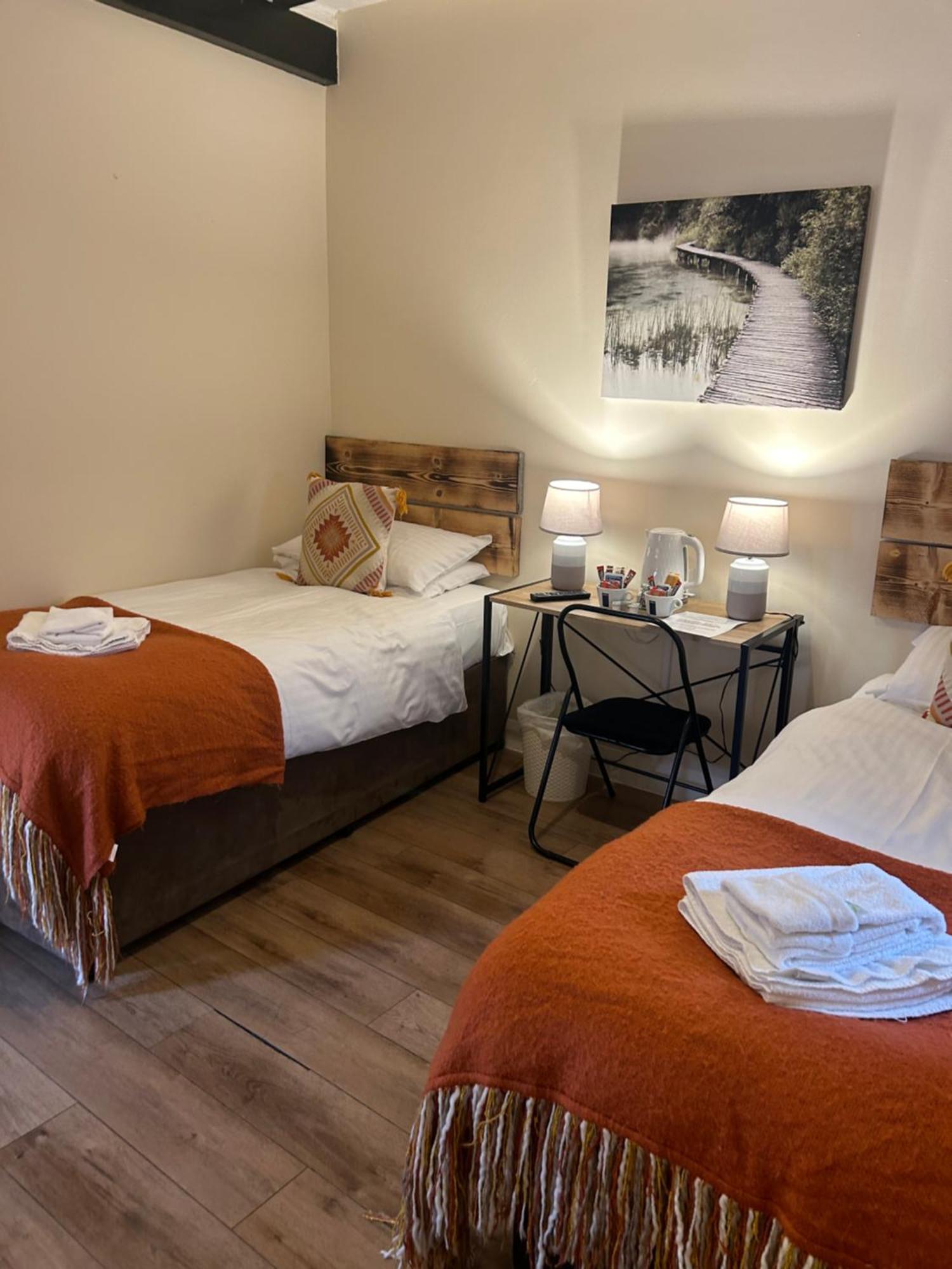 Hotel The Wheatsheaf Bramley  Esterno foto