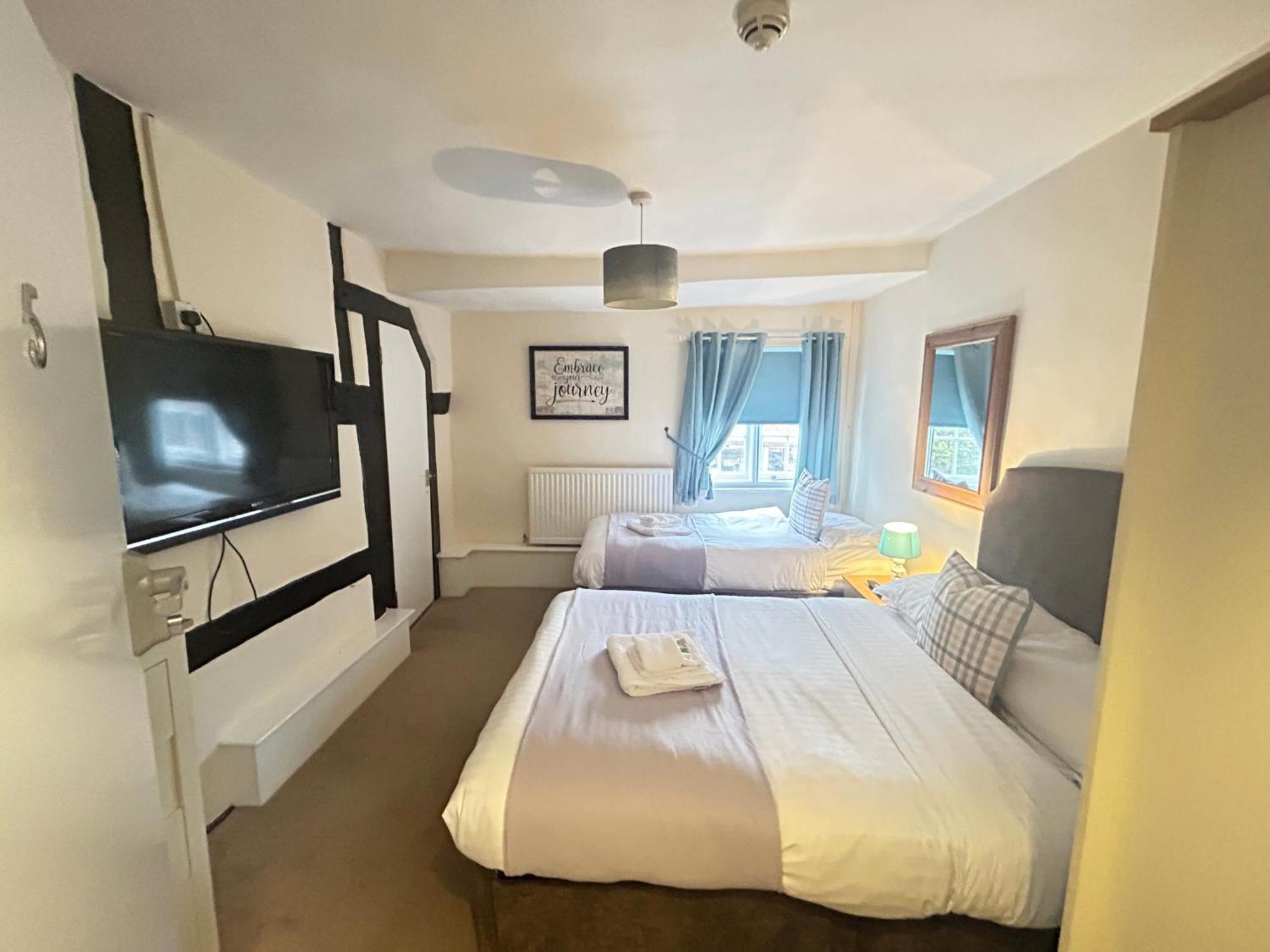 Hotel The Wheatsheaf Bramley  Esterno foto