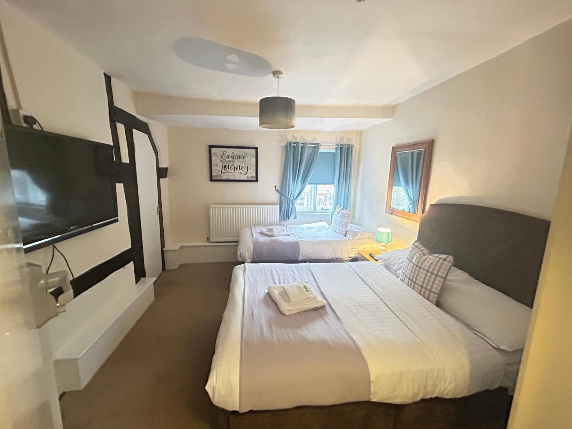 Hotel The Wheatsheaf Bramley  Esterno foto