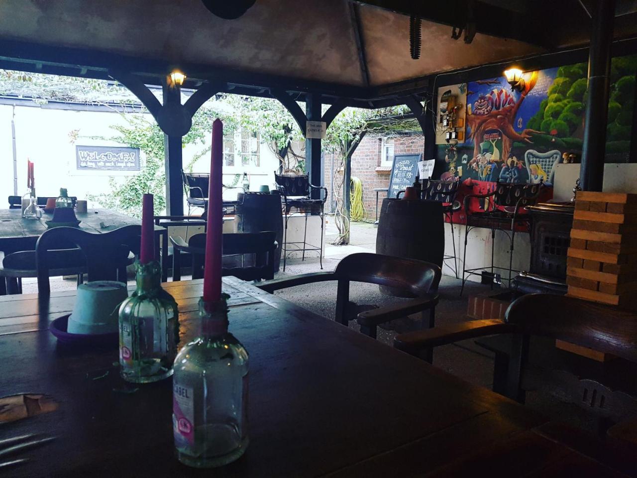 Hotel The Wheatsheaf Bramley  Esterno foto