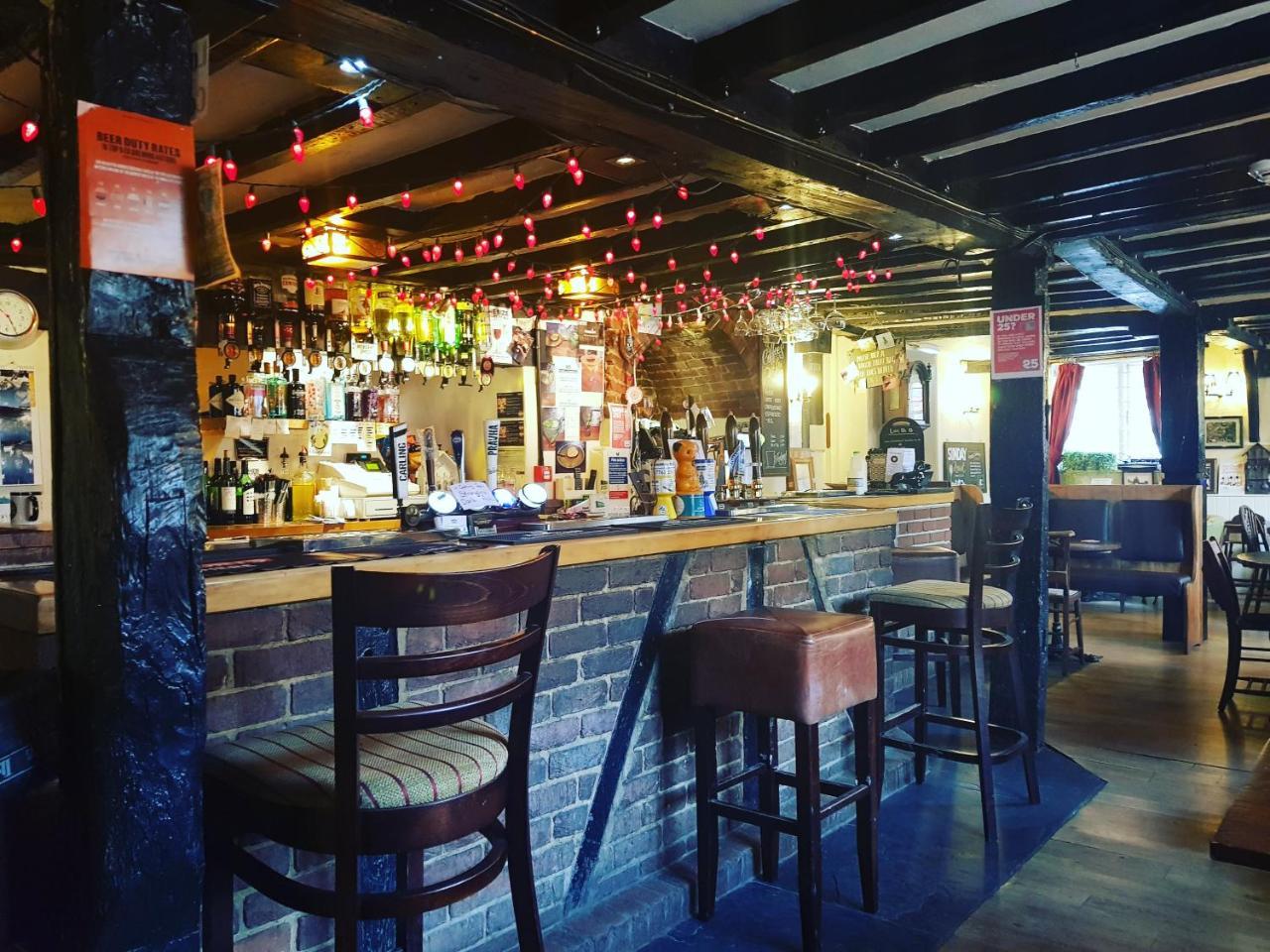 Hotel The Wheatsheaf Bramley  Esterno foto