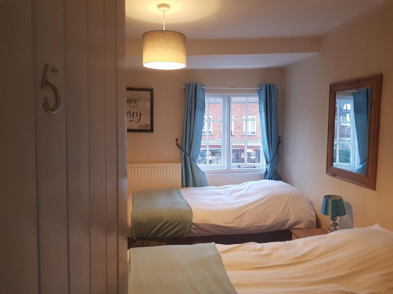Hotel The Wheatsheaf Bramley  Esterno foto