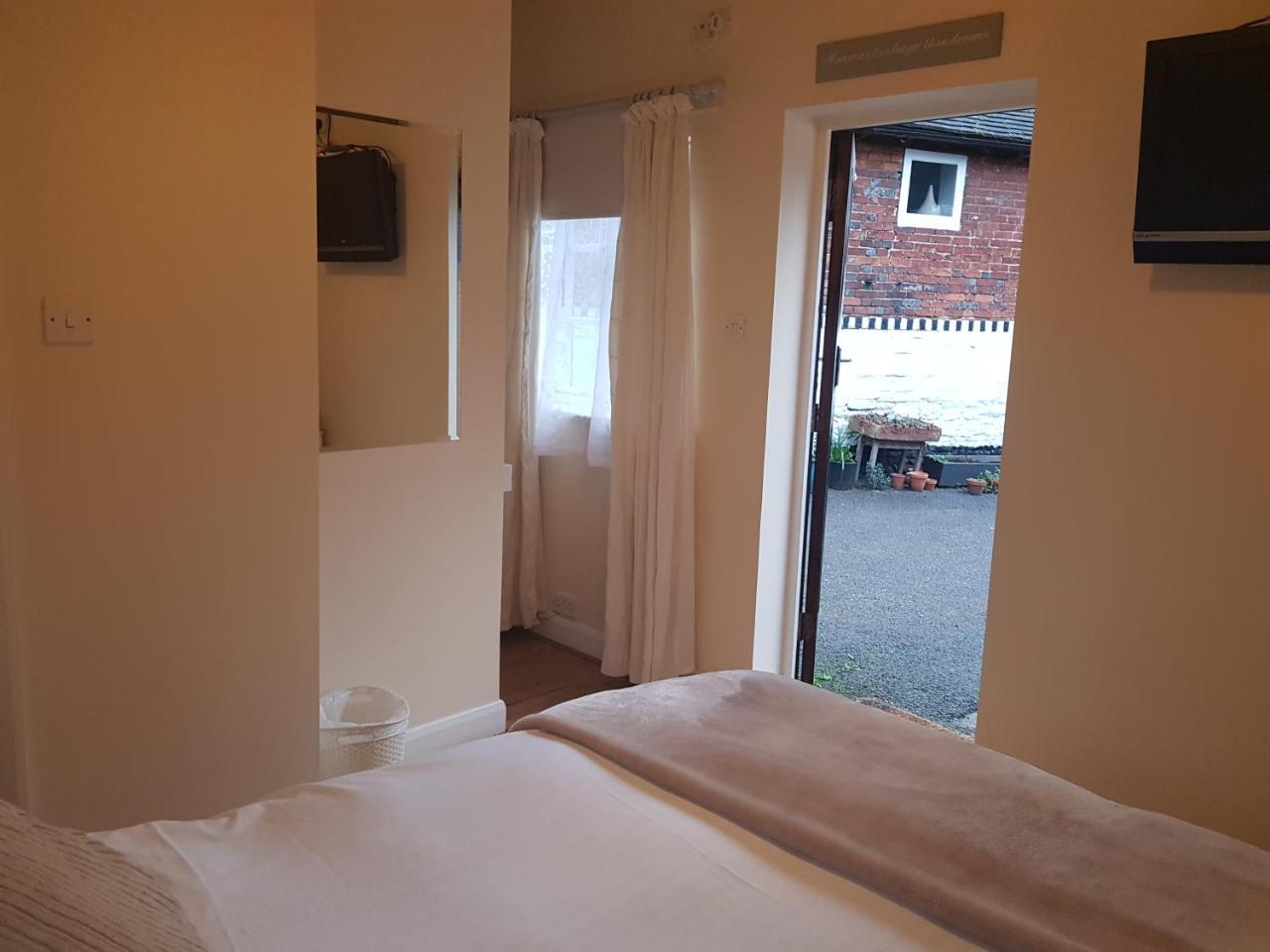 Hotel The Wheatsheaf Bramley  Esterno foto