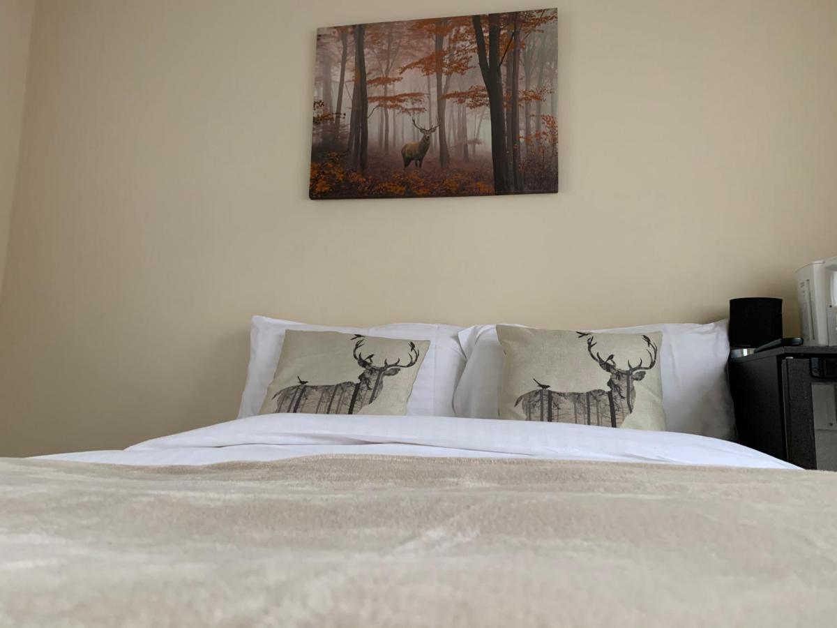 Hotel The Wheatsheaf Bramley  Esterno foto